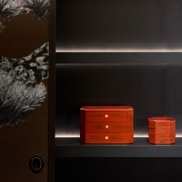 Objets en laque negoro nuri par Koichi Kosaka