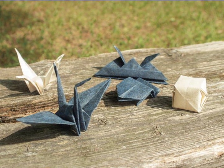 Origami en papier recyclé pour l'exposition Quand les déchets se rencontrent